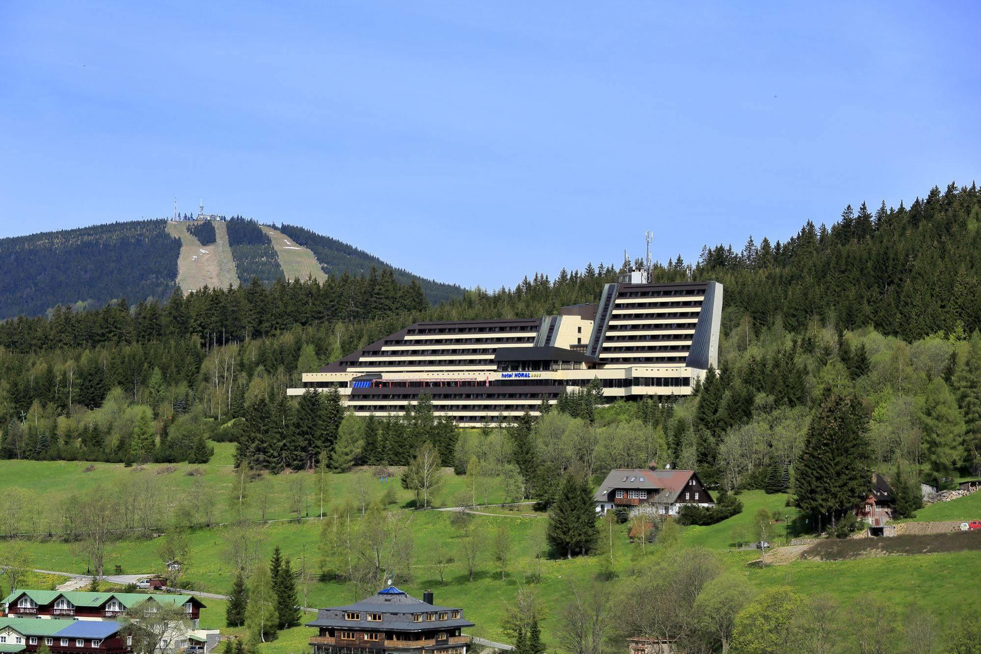 Orea Resort Horal ชปินด์เลอรูฟ มลิน ภายนอก รูปภาพ